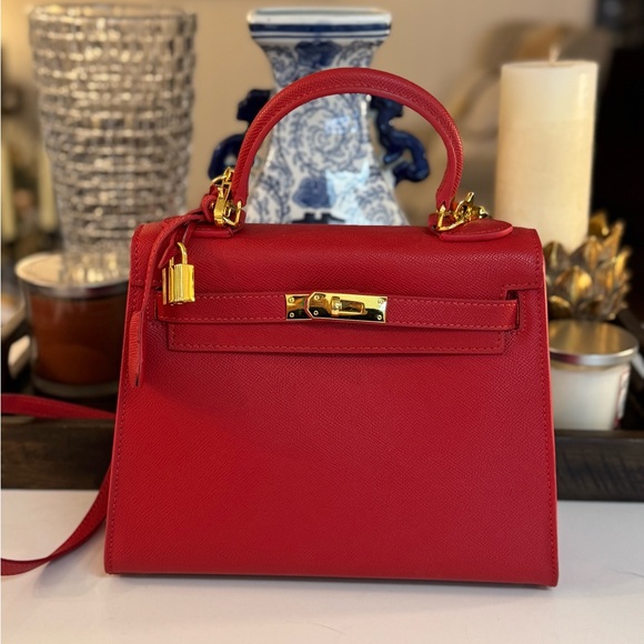 Luxurious Red Leather Satchel - Picture 2 of 9